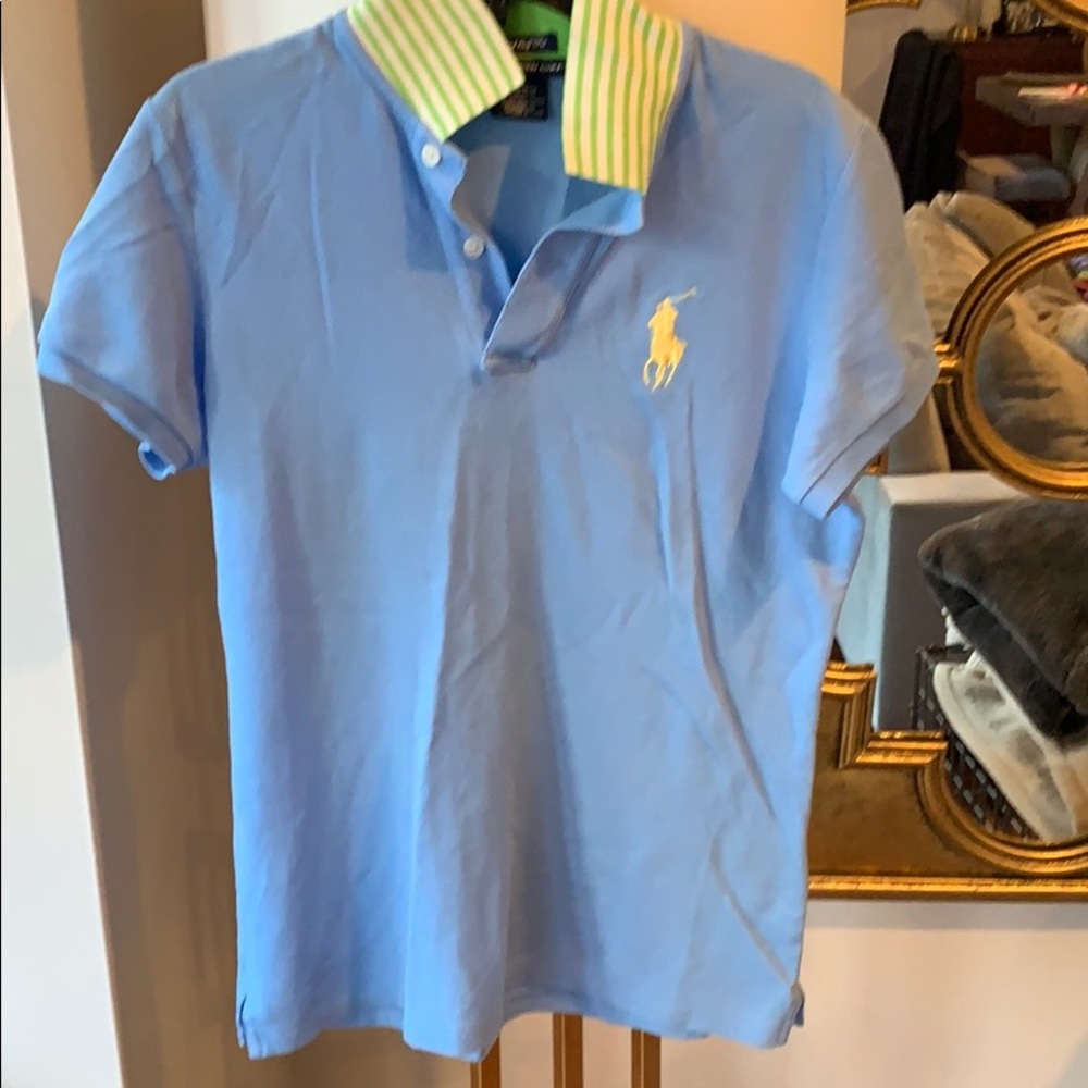 Light-blue tailored golf shirt.